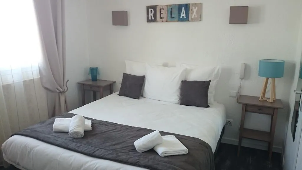 Hotel Le Castelet Saintes-Maries-de-la-Mer 2*,