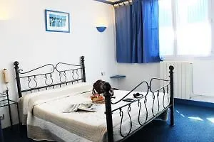 **  Hotel Le Castelet Saintes-Maries-de-la-Mer Francia