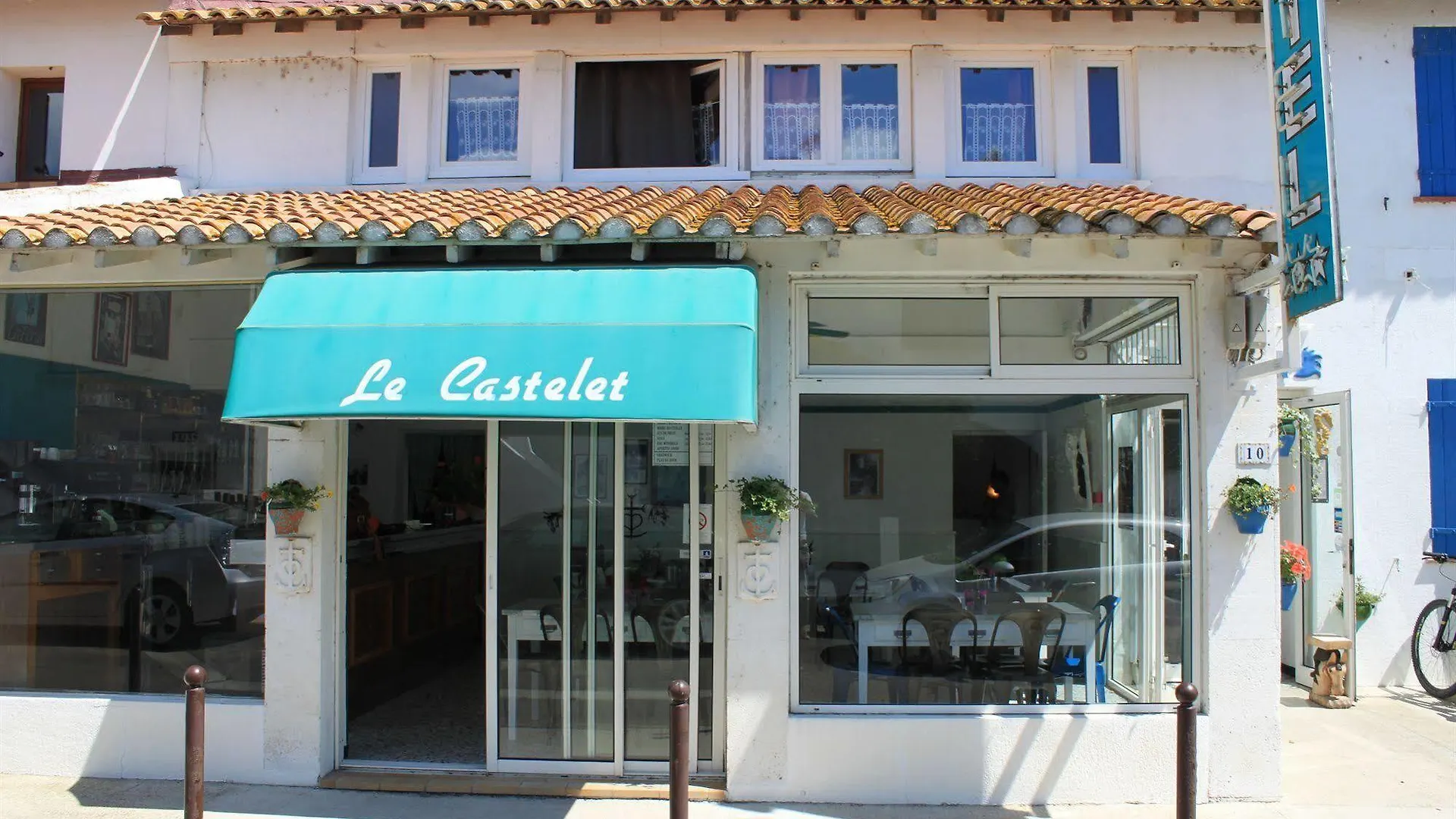 **  Hotel Le Castelet Saintes-Maries-de-la-Mer Francia