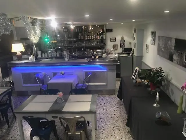 Hotel Le Castelet Saintes-Maries-de-la-Mer 2*,  Francia