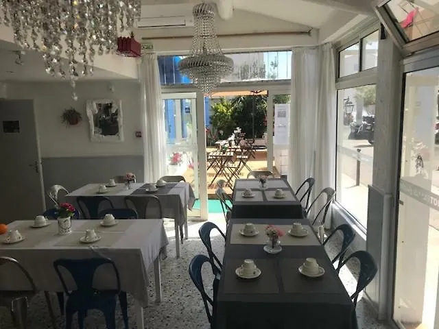 **  Hotel Le Castelet Saintes-Maries-de-la-Mer Francia