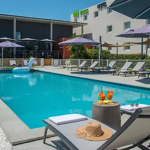 Ibis Styles Portes Du Luberon Hotel